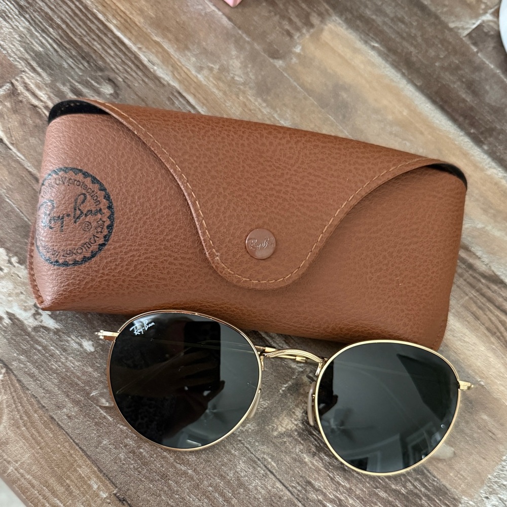Ray-Ban Round Sunglasses with Gold Frame